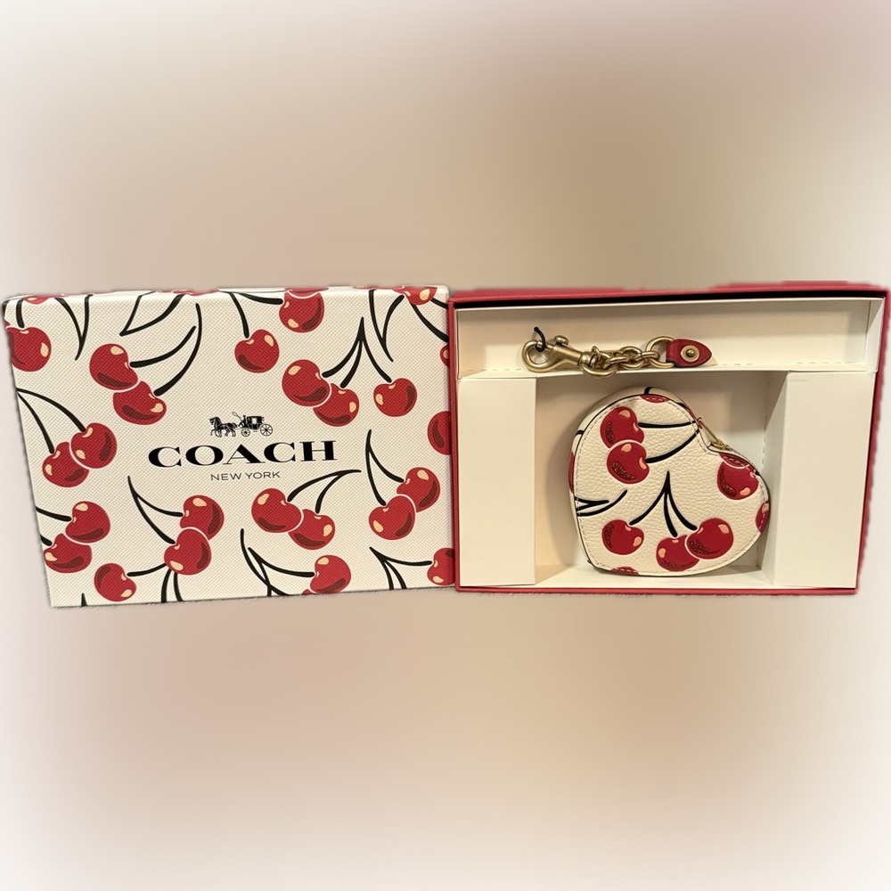 🍒COACH🍒Boxed Cherry Print Leather Heart Coin Purse/NWT - Picture 5 of 11